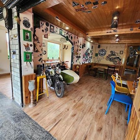 Throttle Shrottle Moto Hostel Manāli Екстериор снимка
