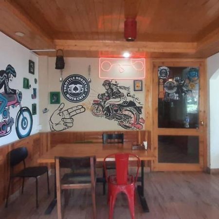 Throttle Shrottle Moto Hostel Manāli Екстериор снимка