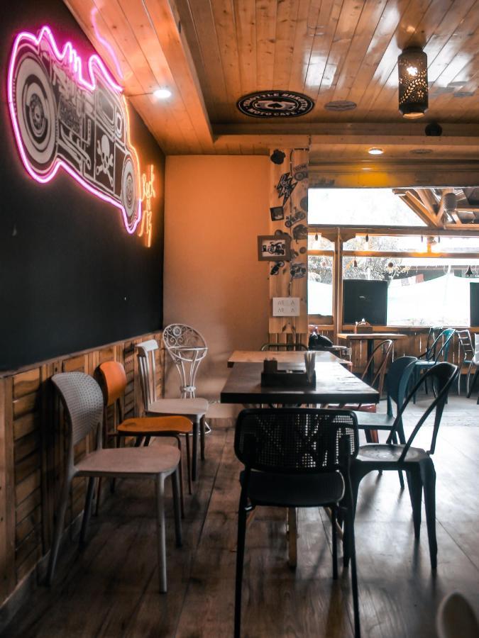 Throttle Shrottle Moto Hostel Manāli Екстериор снимка