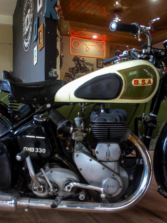Throttle Shrottle Moto Hostel Manāli Екстериор снимка