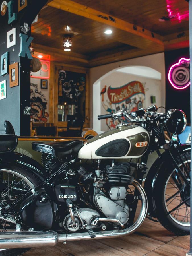 Throttle Shrottle Moto Hostel Manāli Екстериор снимка
