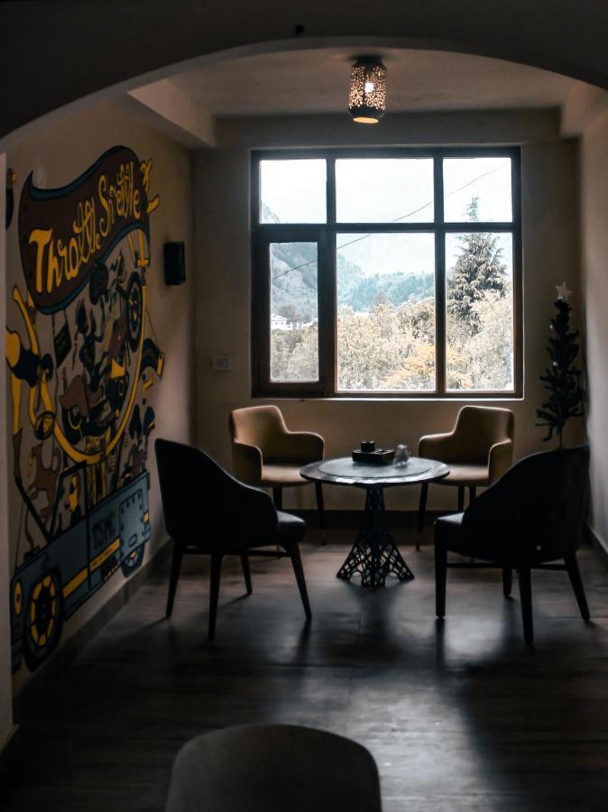 Throttle Shrottle Moto Hostel Manāli Екстериор снимка