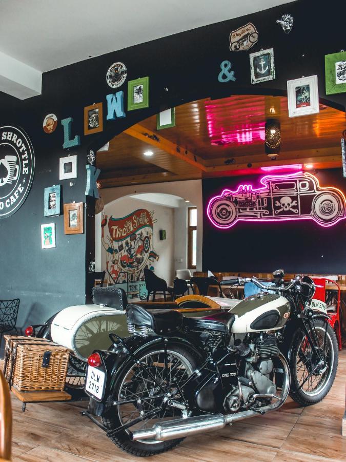 Throttle Shrottle Moto Hostel Manāli Екстериор снимка